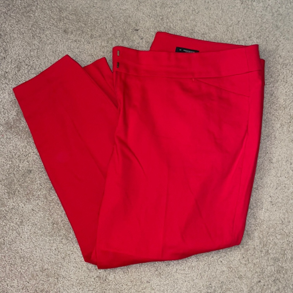 Plus sized red ankle pant